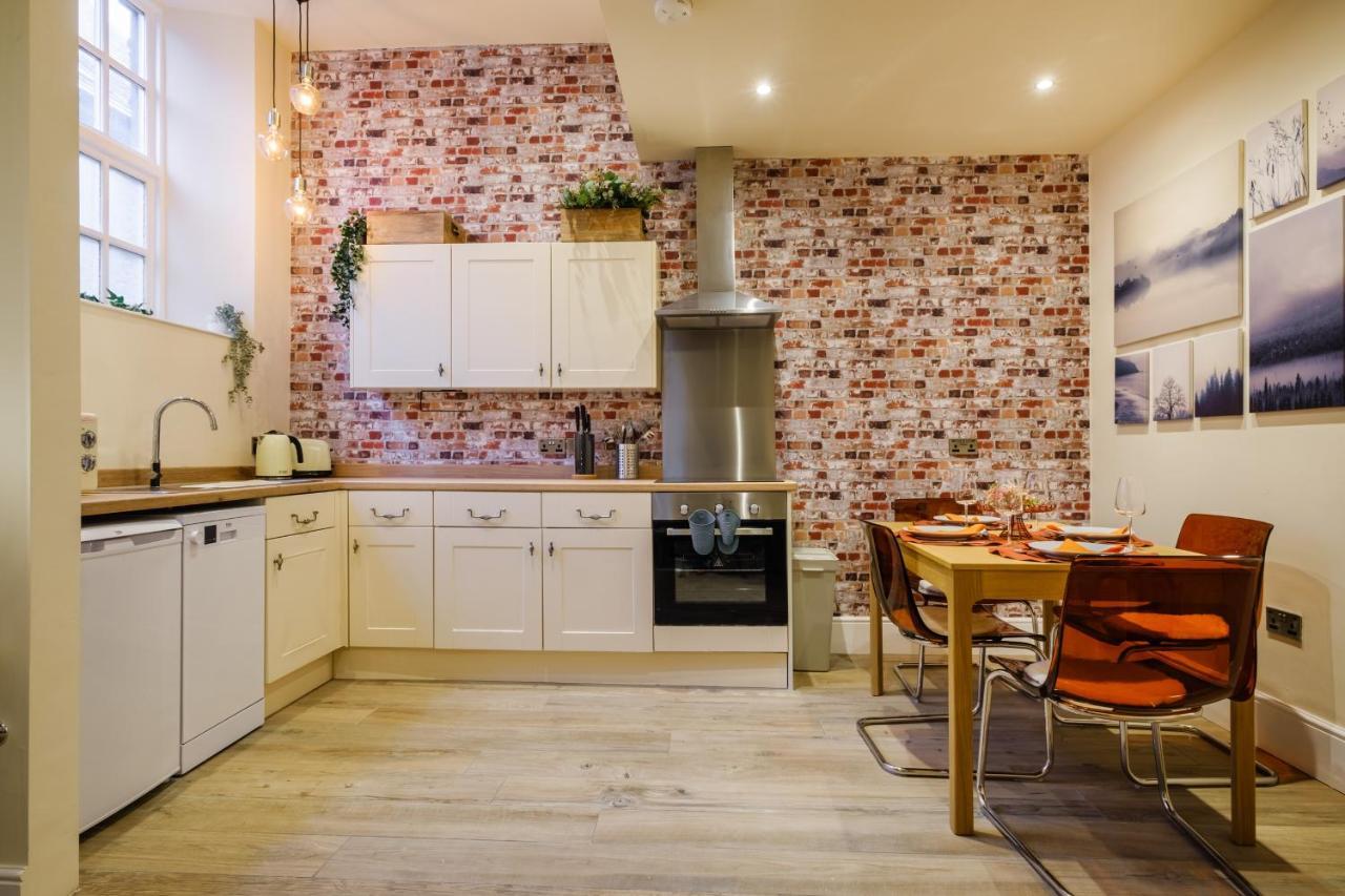 Flat 2, The Old Antiques Warehouse - Free Off-Site Health Club Access With Pool, Sauna, Steam Room & Gym Bowness-on-Windermere Exteriör bild