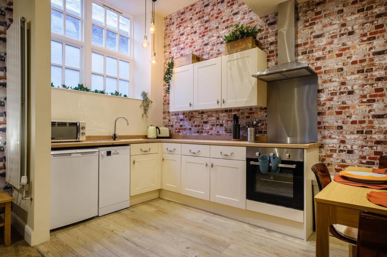 Flat 2, The Old Antiques Warehouse - Free Off-Site Health Club Access With Pool, Sauna, Steam Room & Gym Bowness-on-Windermere Exteriör bild