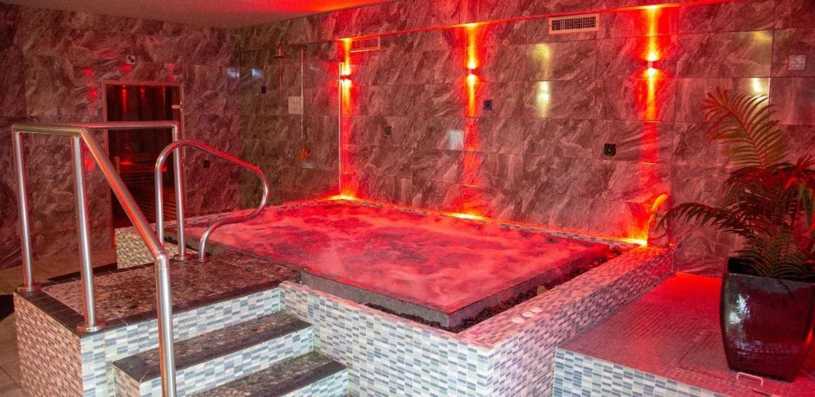Flat 2, The Old Antiques Warehouse - Free Off-Site Health Club Access With Pool, Sauna, Steam Room & Gym Bowness-on-Windermere Exteriör bild